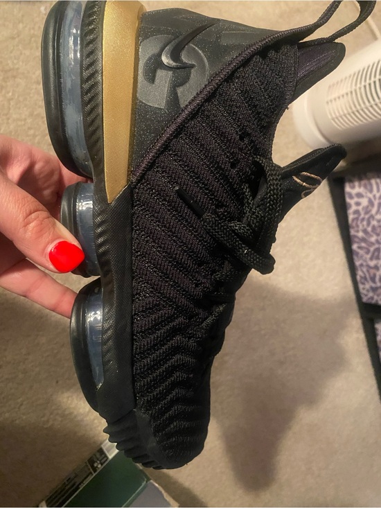 Nike LeBron 16 “I’m King” Black Athletic Sneakers with Gold Accent men’s 8.5